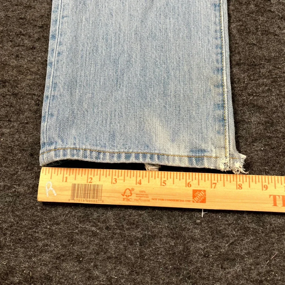Vintage Levis 501 Original Mens Straight Leg Light Wash Blue Denim Jeans 32x32